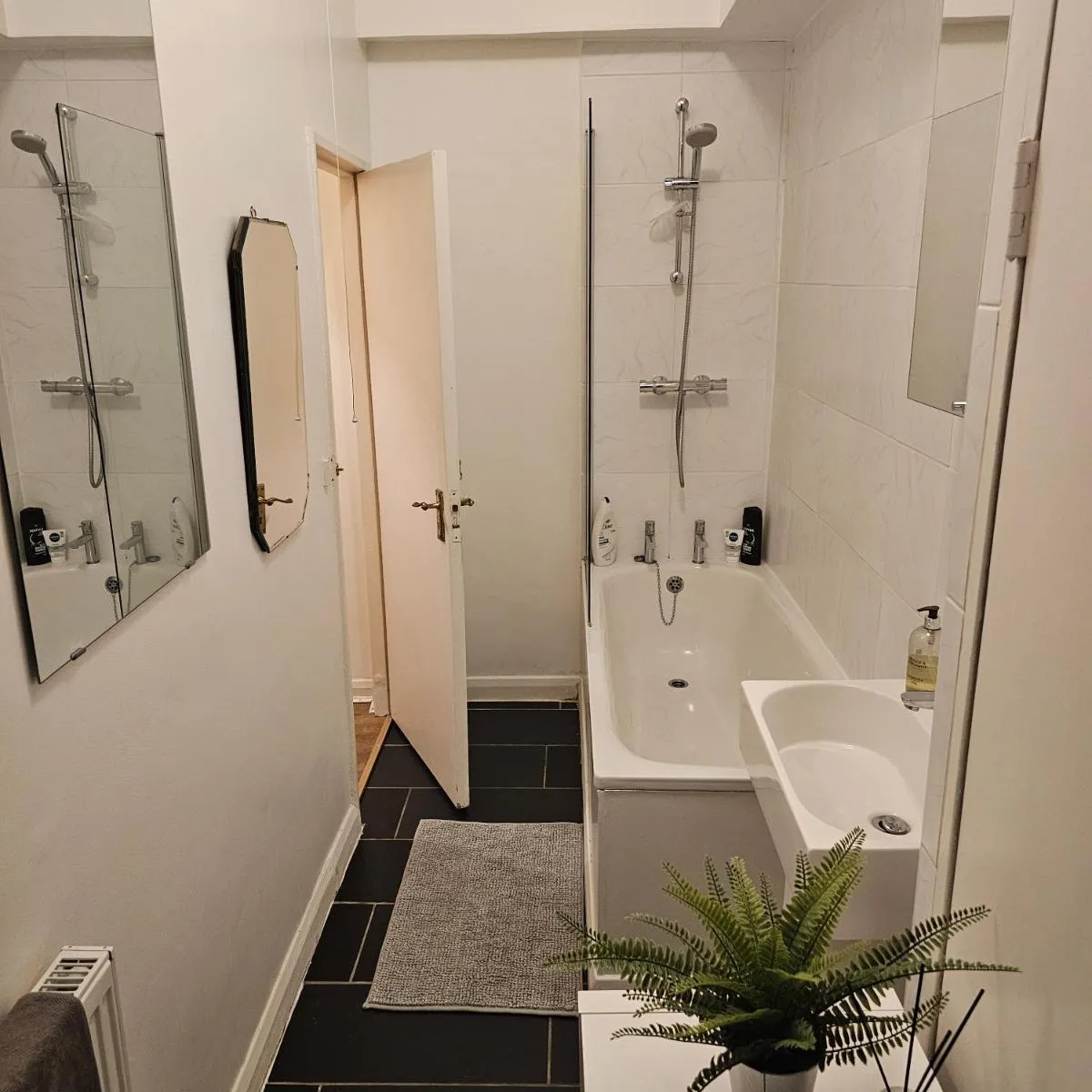 Image 3 of Spacious flat in Central London