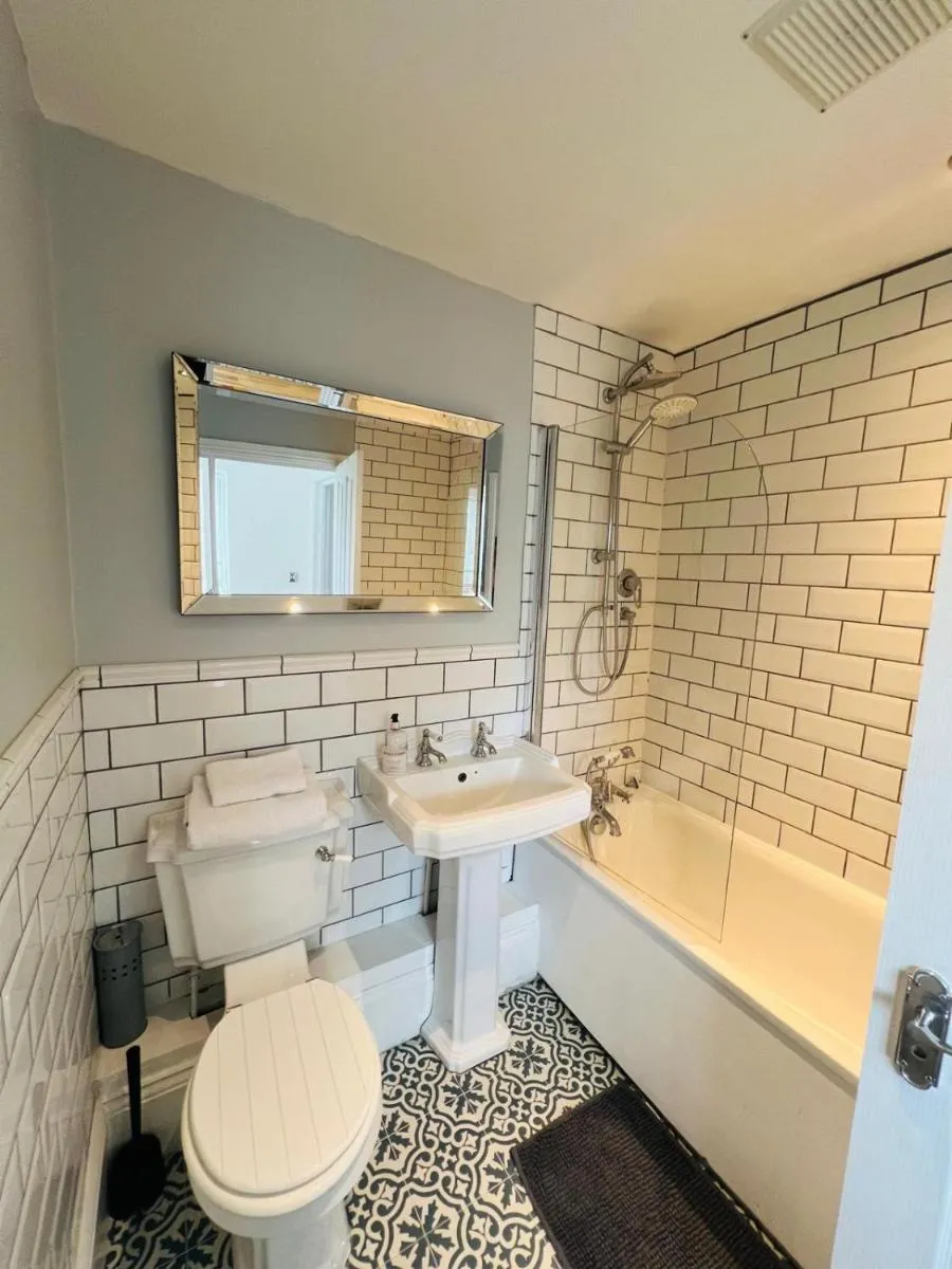 Image 5 of Spacious flat on the High St