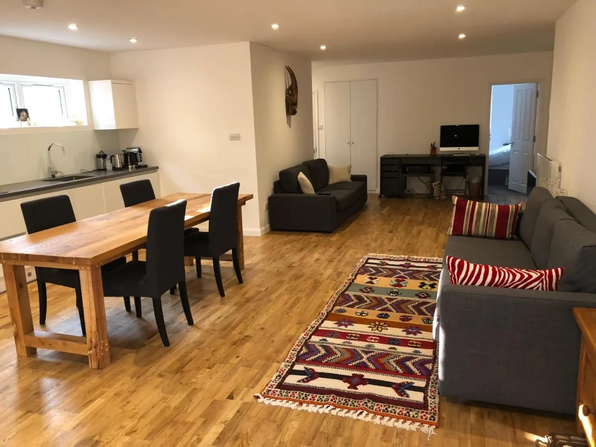 Image 3 of Spacious self-contained flat – 33AS1