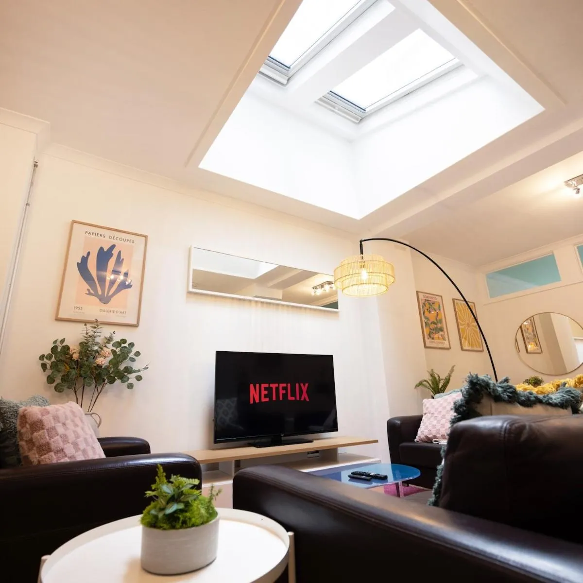 Image 4 of Spacious two-bed apartment 100m from Trafalgar sqr