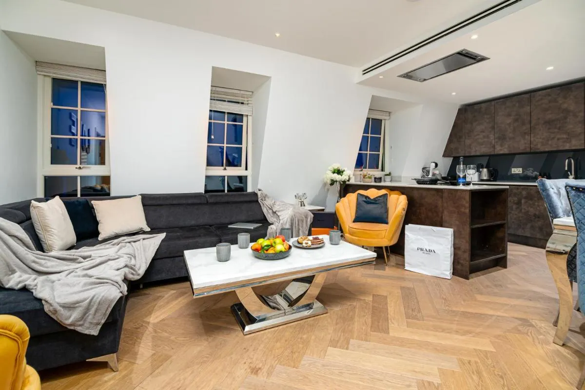 Image 5 of Spectacular 2-Bedroom Penthouse in Marble Arch 75