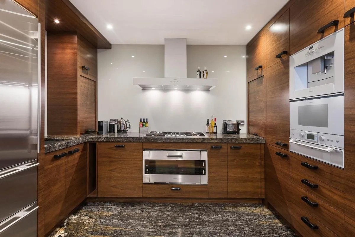 Image 4 of Spectacular Knightsbridge House Harrods 1 minute
