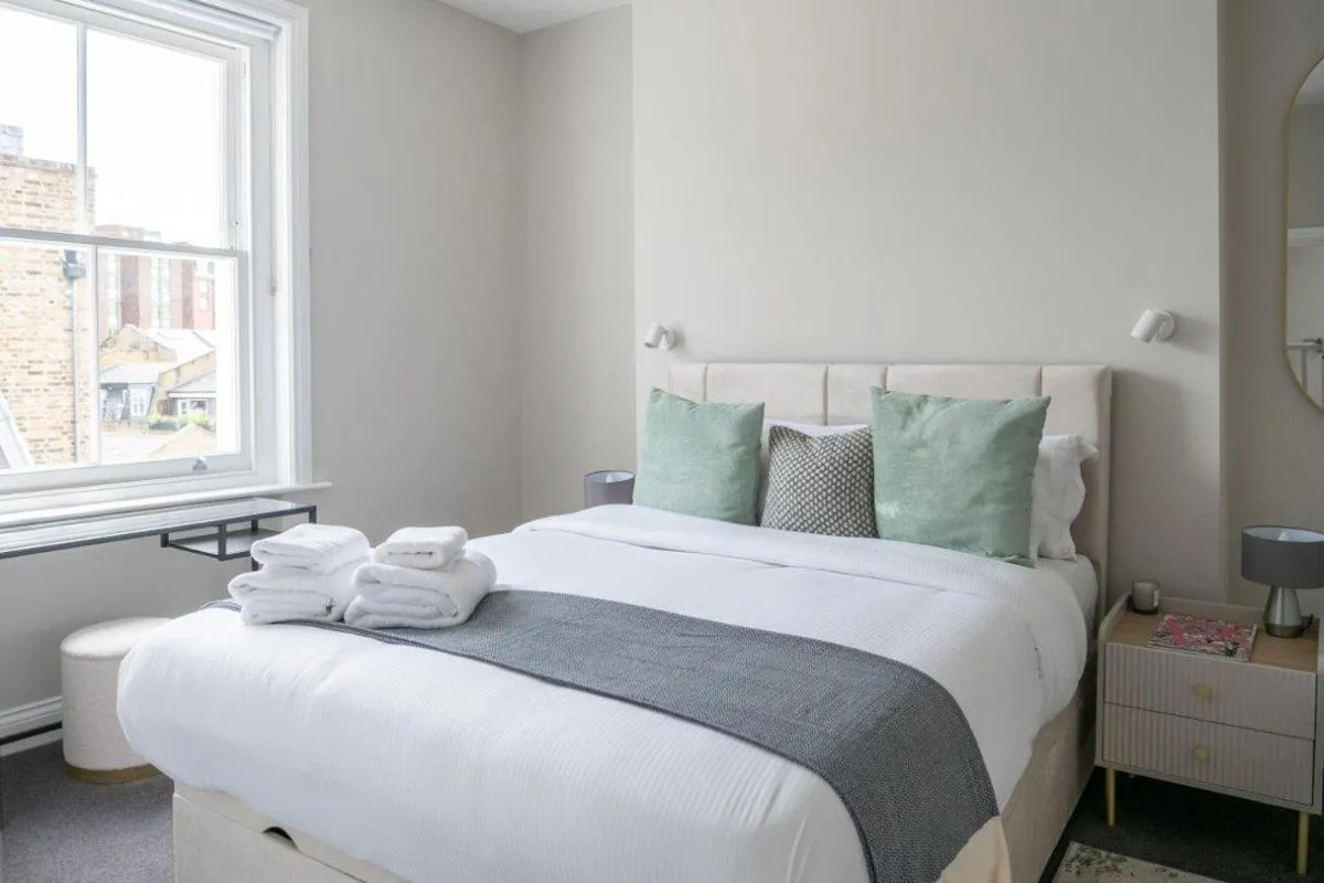 Image 5 of Spectacular flat located in prime Notting Hill