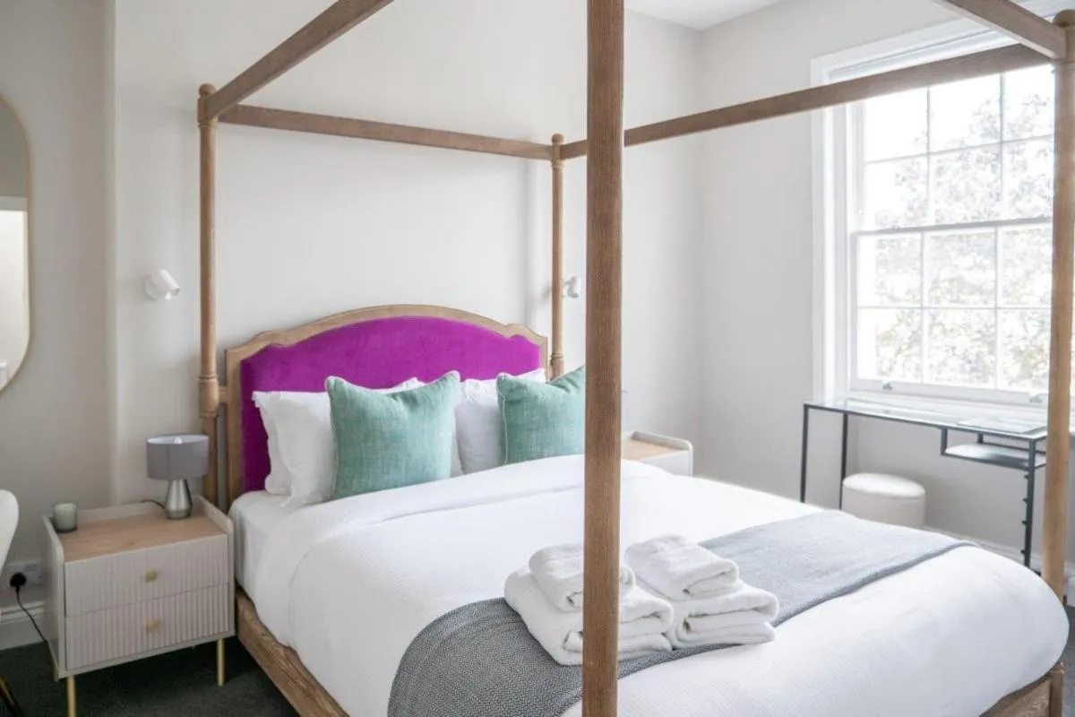Image 4 of Spectacular flat located in prime Notting Hill