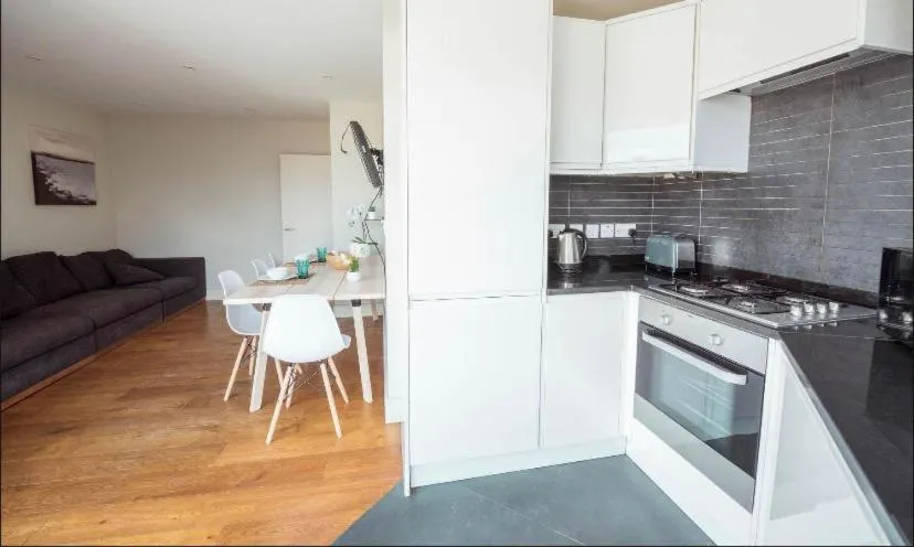 Image 4 of Splendid Euston flat
