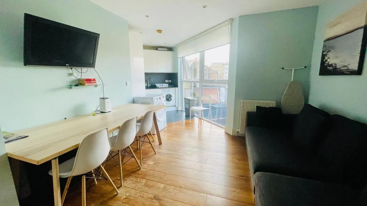 Image 5 of Splendid Euston flat