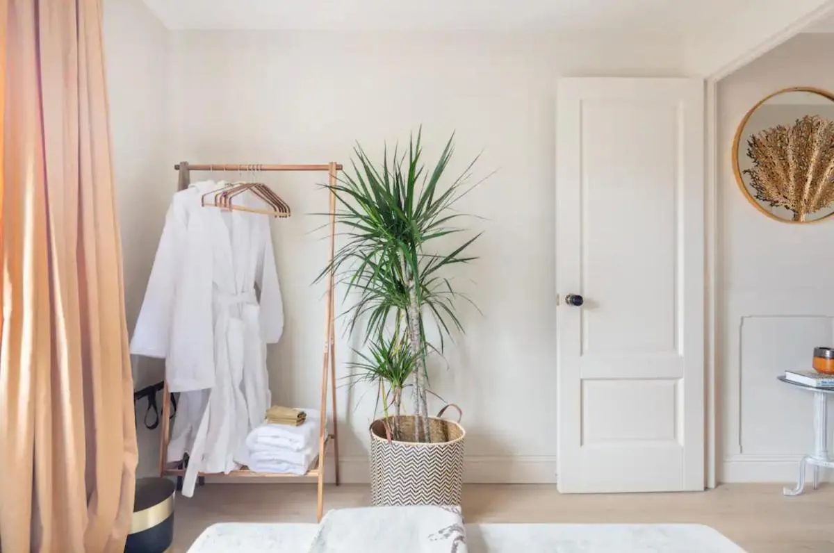 Image 3 of Spring Stays Cosy 2-Bed Residence with Free Parking