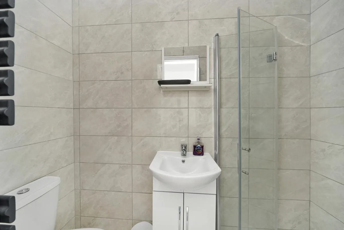 Image 3 of Startlet Stays Apartments – On Elizabeth Line with Free Parking