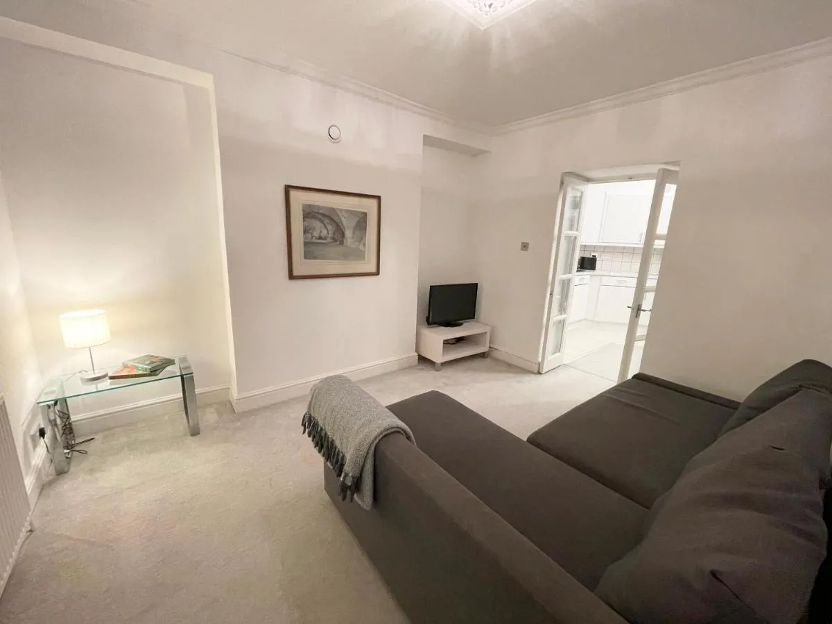Image 5 of Stay in Westminster and Victoria