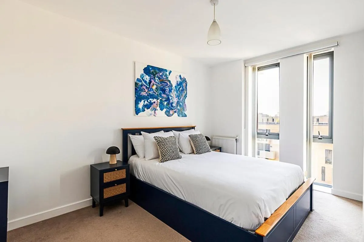 Image 4 of Stepney Green City Apartment