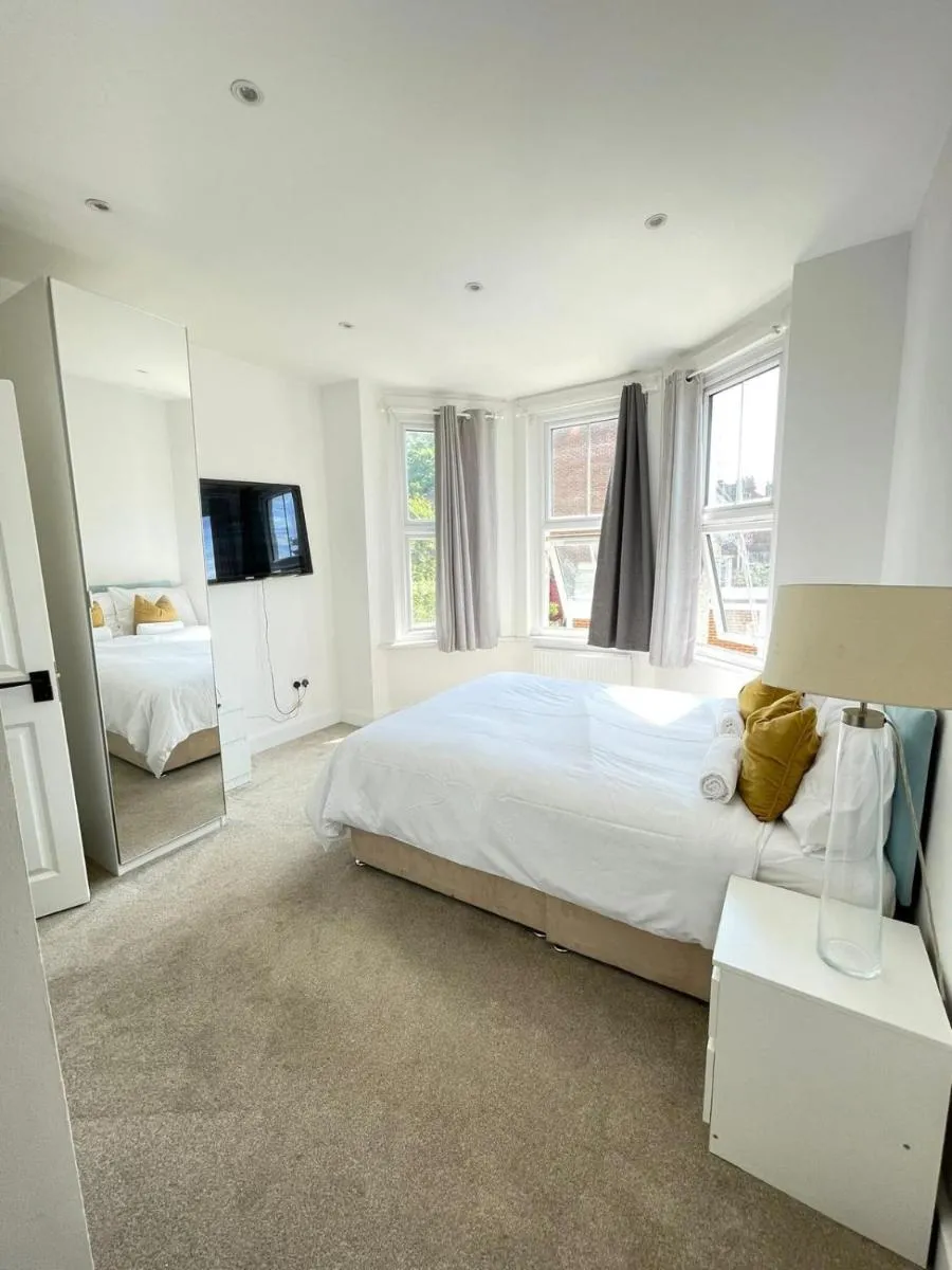 Image 5 of Stone Lodge 2 min Walk From Edgware Underground