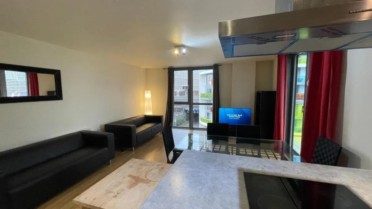 Image 5 of Stratford 2 bedroom Apartment with 2 Bathrooms & Great Links