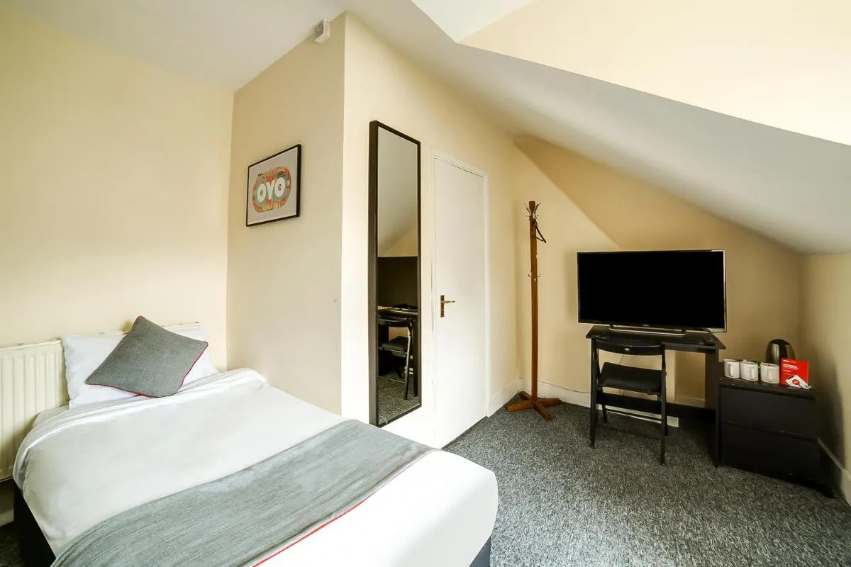 Image 5 of Stratford Hotel