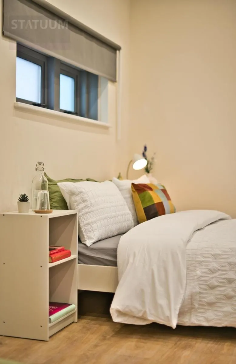 Image 5 of Stratford, London E15 – modern Studio for 3