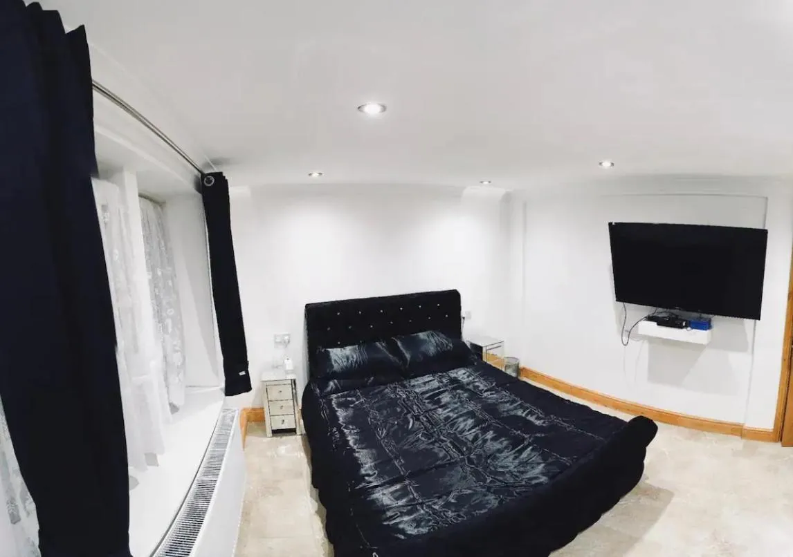 Image 4 of Stratford city apartments