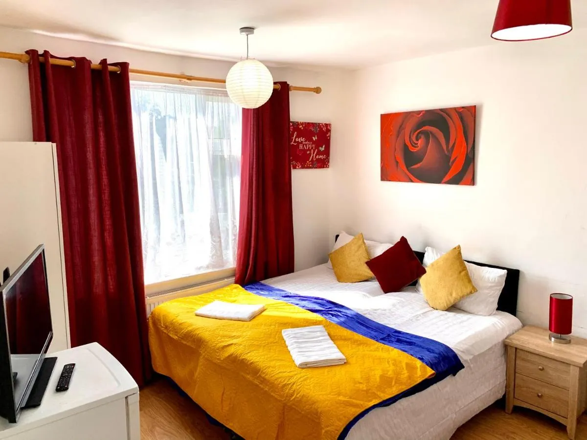 Image 5 of Studio Apartment, Private Bathroom and Parking