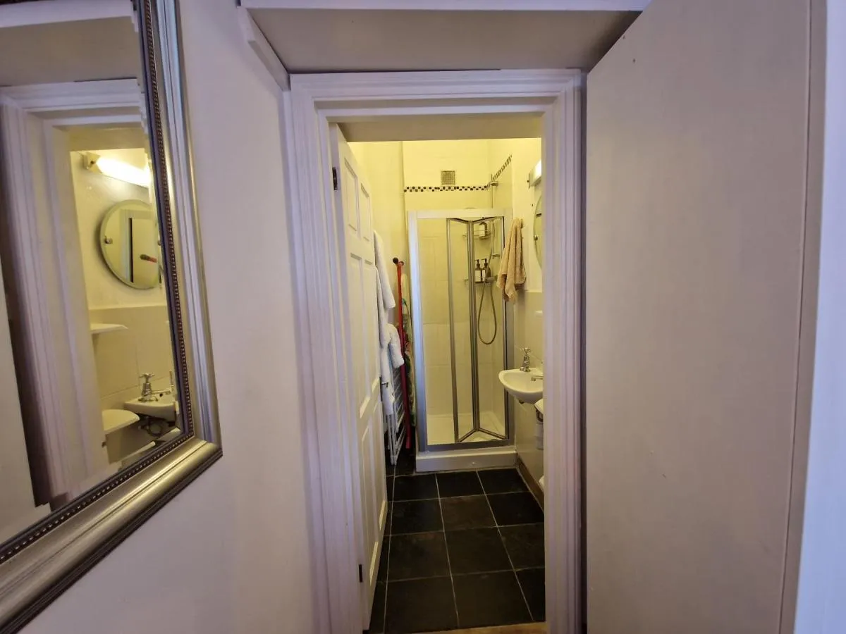 Image 3 of Studio Apartment Sleeps 2 – Kentish Town NWLondon