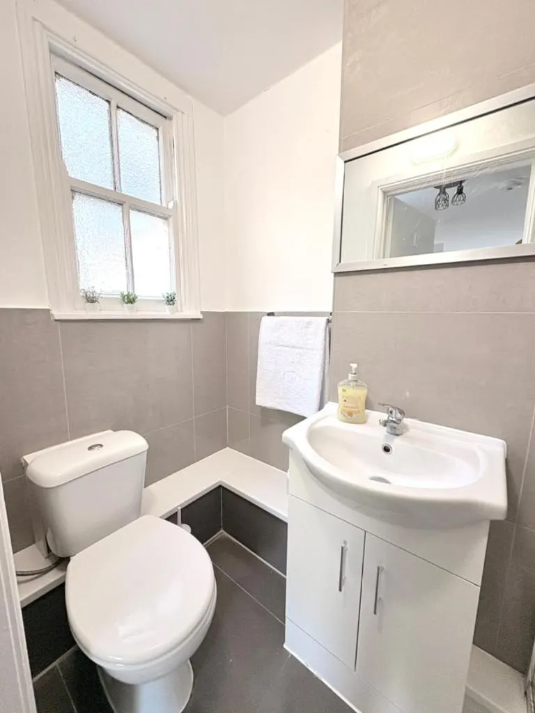 Image 3 of Studio Flat in West Hampstead