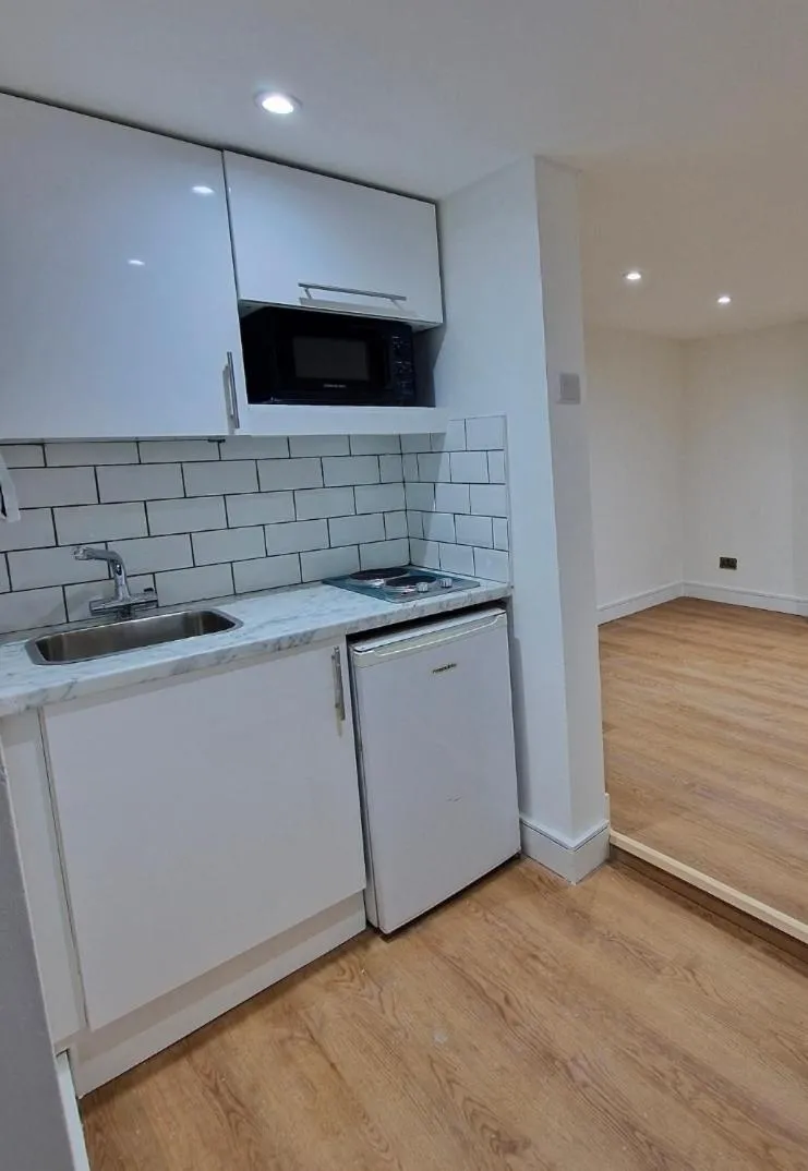 Image 3 of Studio Flat near Arsenal, One Stop from Eurostar