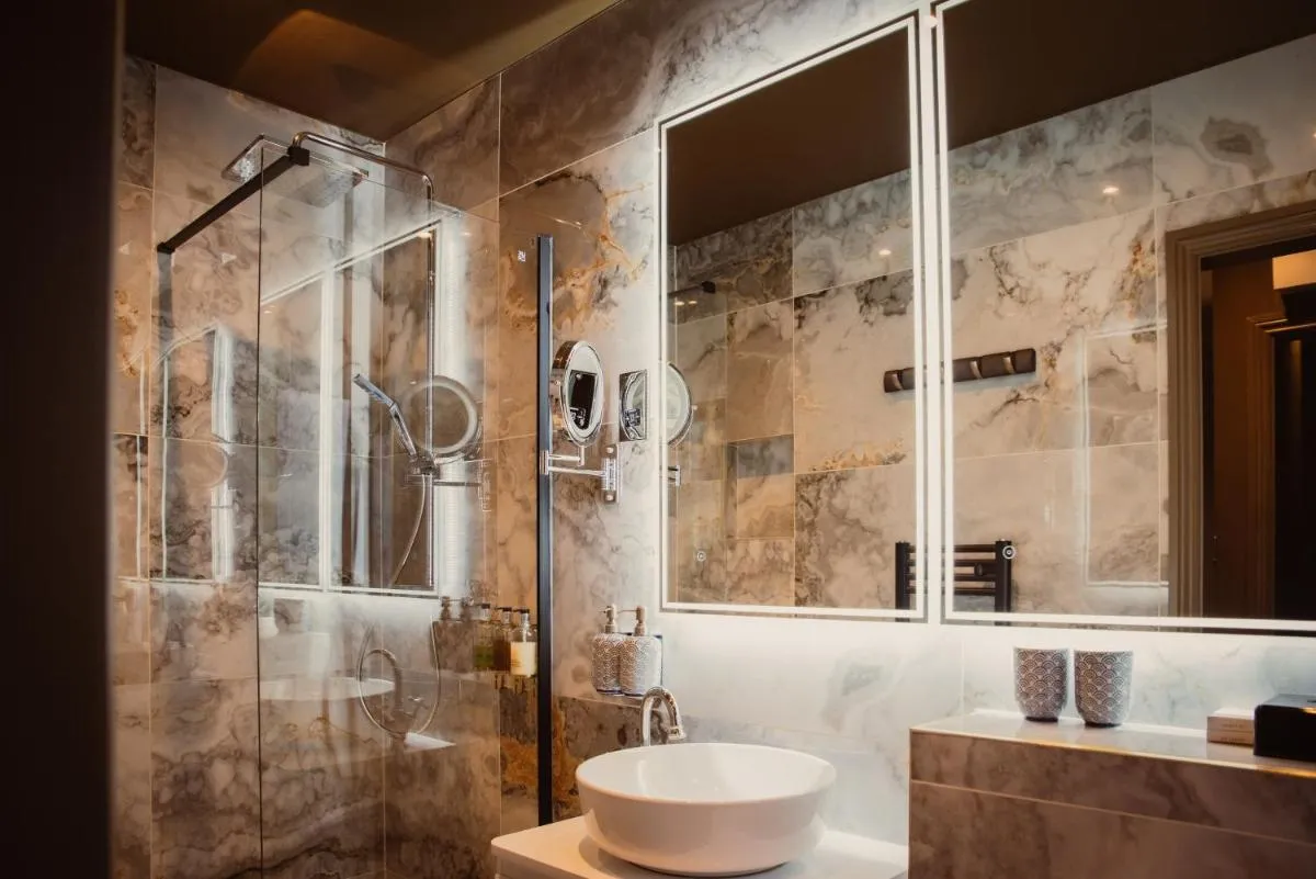 Image 3 of Studio Flat with Private Bathroom & Kitchenette