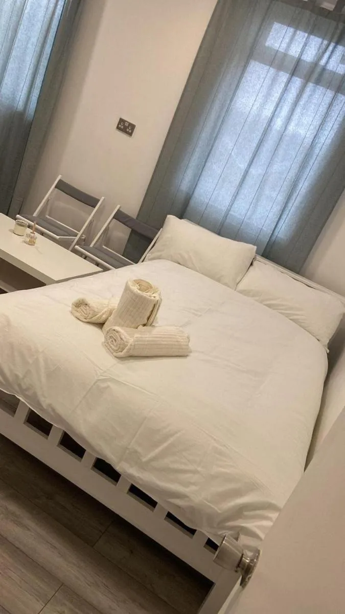 Image 4 of Studio- Sleeps 2-Pets Ok-Action Park and Stn Close