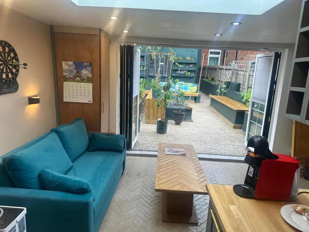 Image 3 of Studio – Sleeps 2 – Parking – Wifi