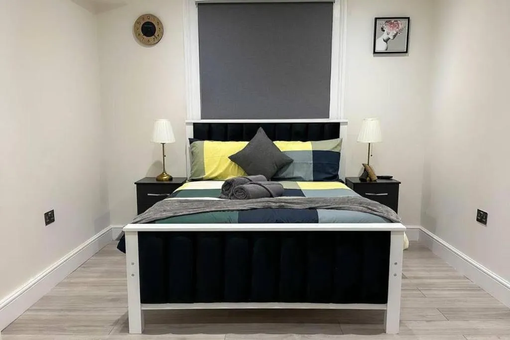 Image 1 of Studio – Sleeps 2 – Short Walk to Station
