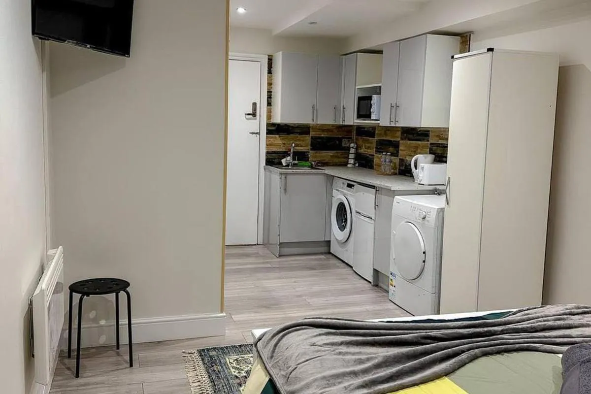 Image 4 of Studio – Sleeps 2 – Short Walk to Station
