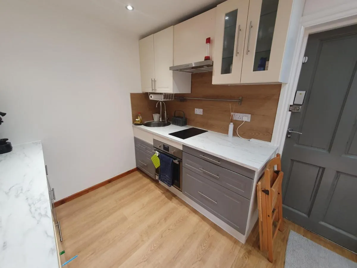 Image 4 of Studio apartment, TV, WiFi Kitchen Parking, Wembley Elizabeth Line