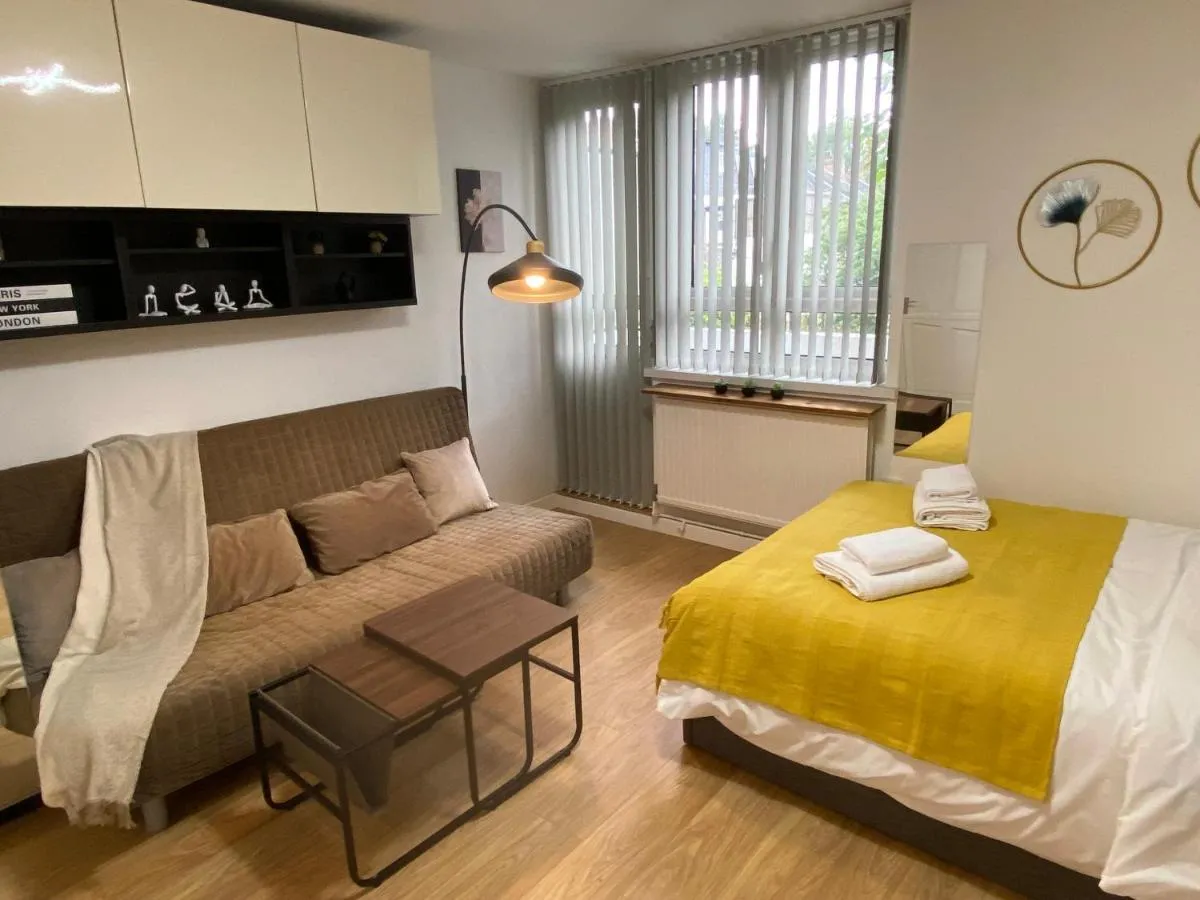 Image 5 of Studio flat in West Kensington