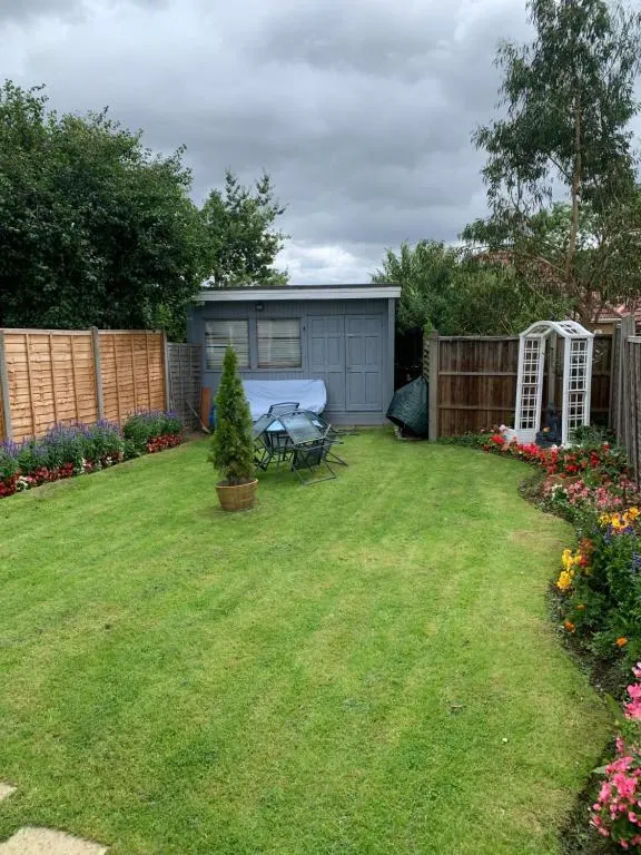 Studio in Greenford – 20 mins to Heathrow or London