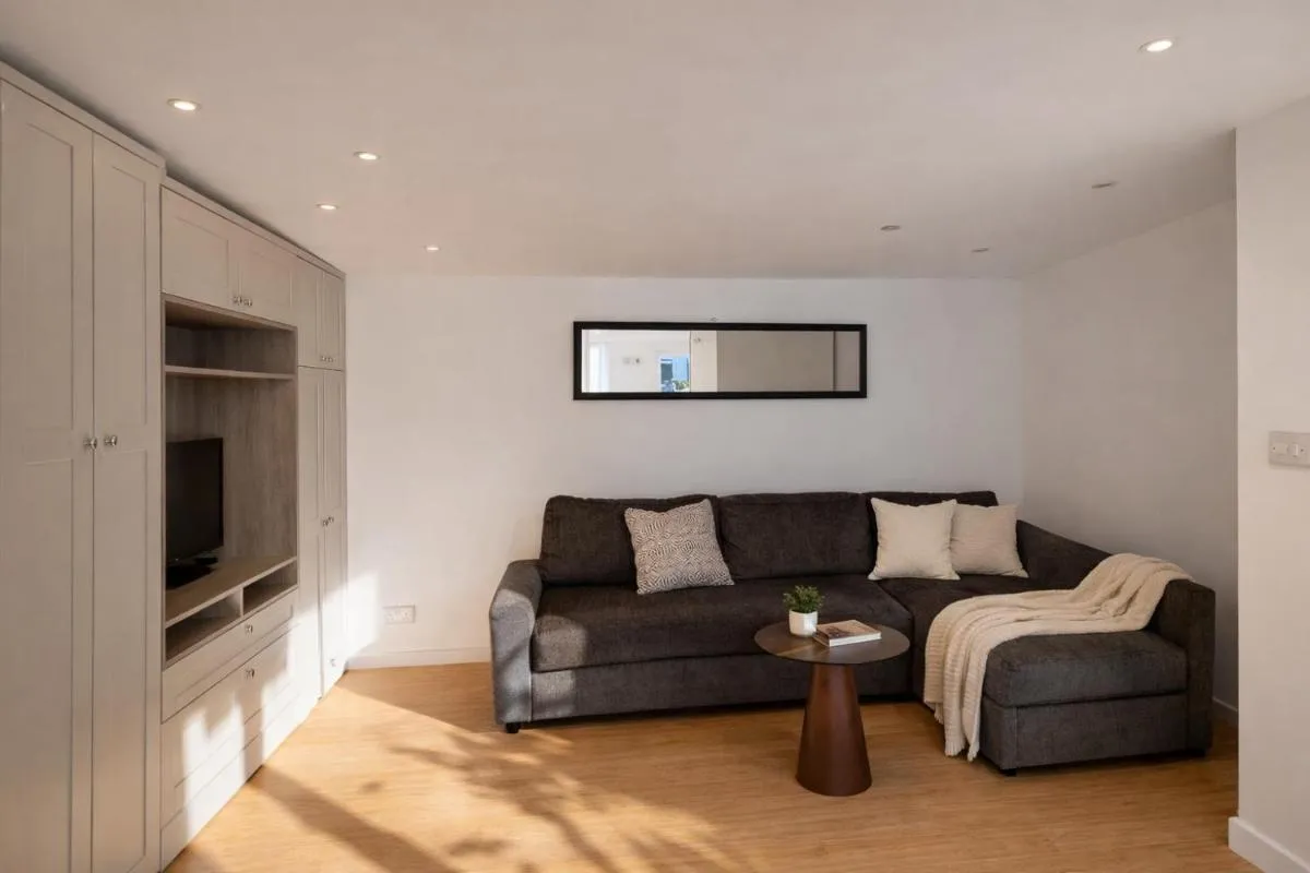 Image 2 of Studio in Greenford – 20 mins to Heathrow or London
