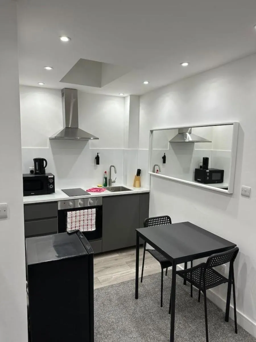 Image 5 of Studio in London City