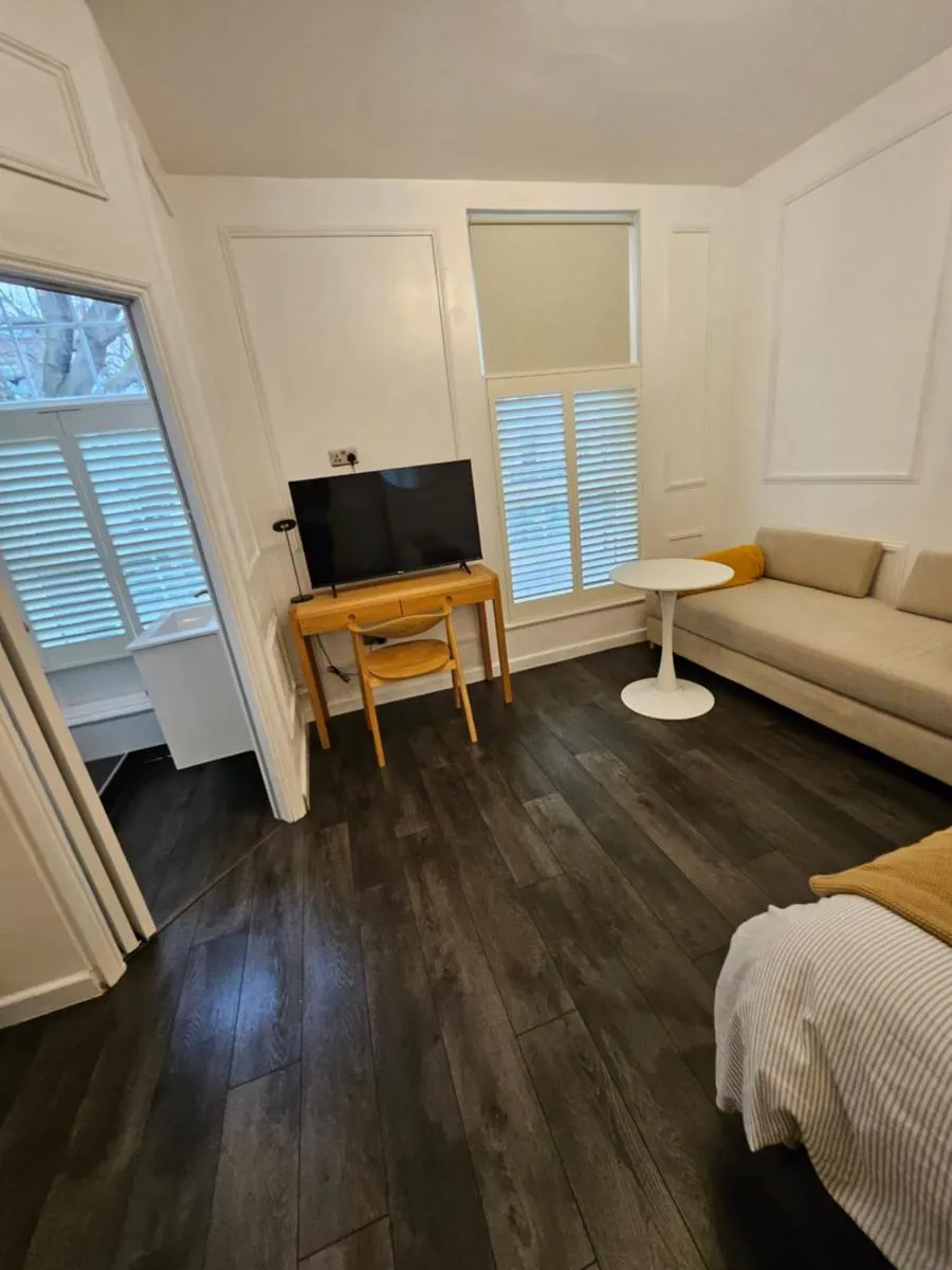 Image 5 of Studio in central London