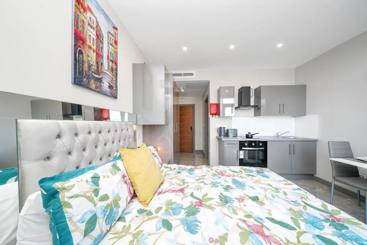 Image 4 of Studio with Balcony Godino Hotel Ilford