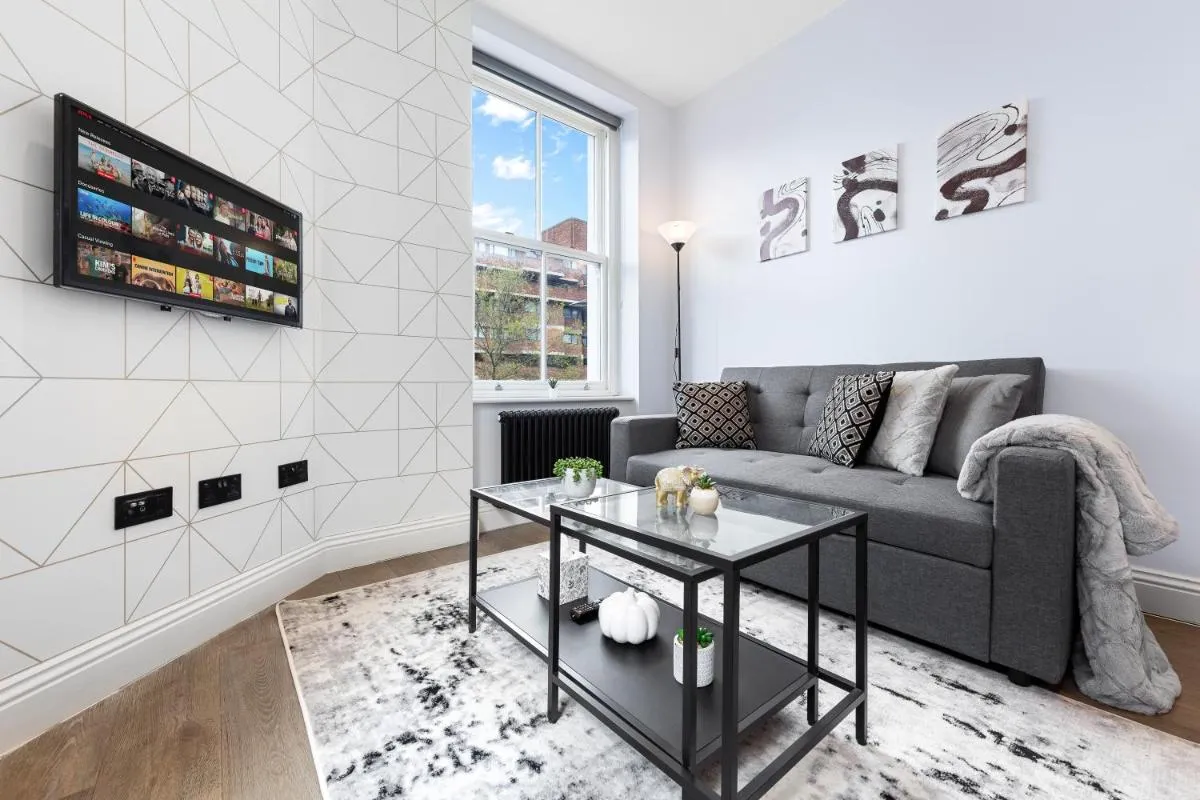 Image 5 of Stunning 1 bedroom in Westminster with AC sleeps 4
