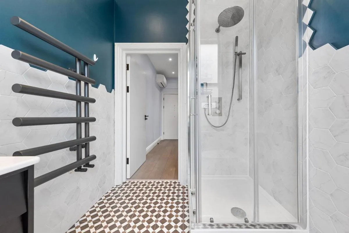 Image 3 of Stunning 1 bedroom in Westminster with AC sleeps 4