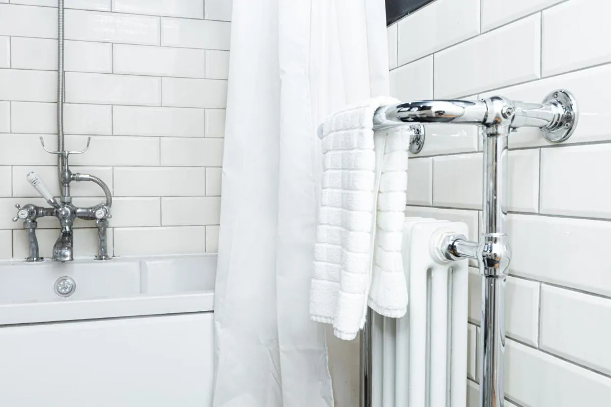 Image 3 of Stunning 2BR Apt wPatio in Dalston, 2 min to Tube