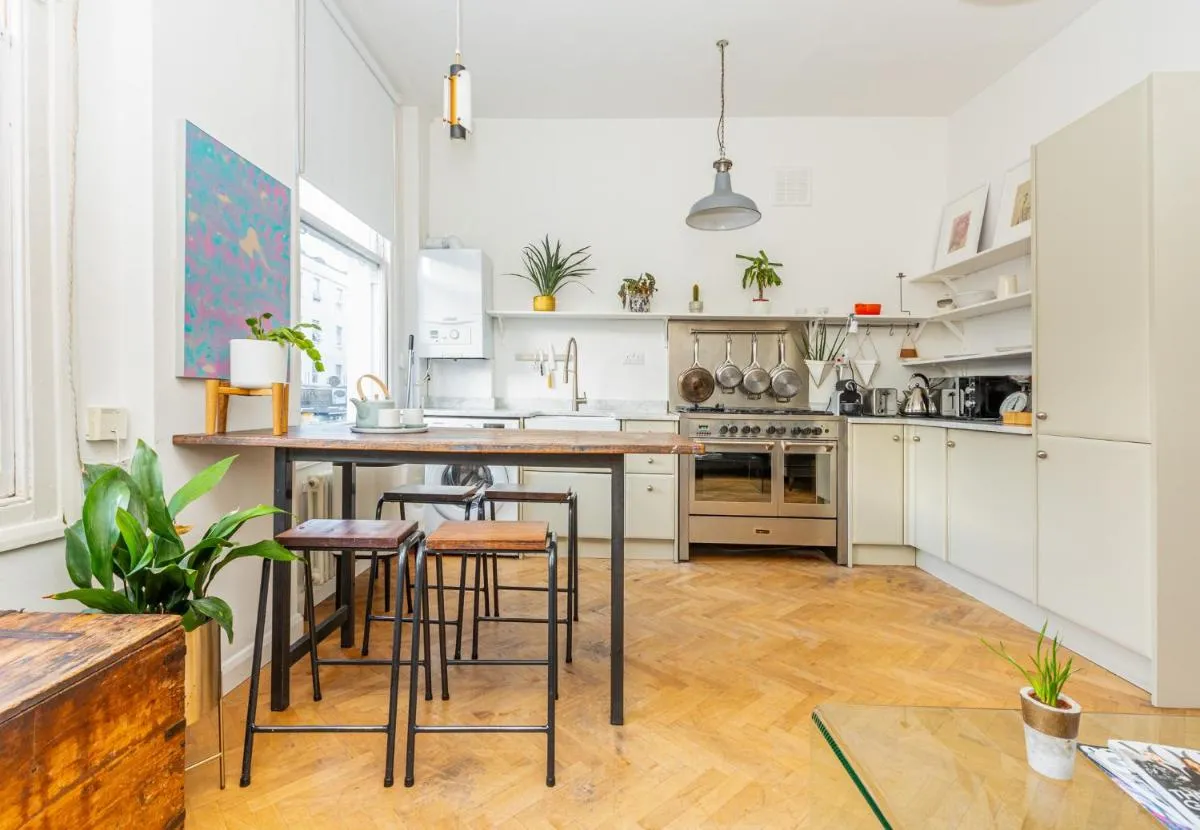 Image 4 of Stunning 2BR Apt wPatio in Dalston, 2 min to Tube