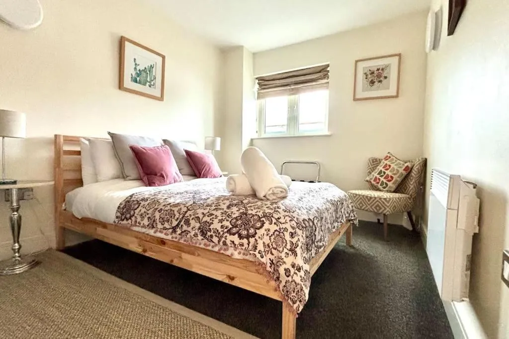 Image 3 of Stunning 2 Bed Ensuite Apart