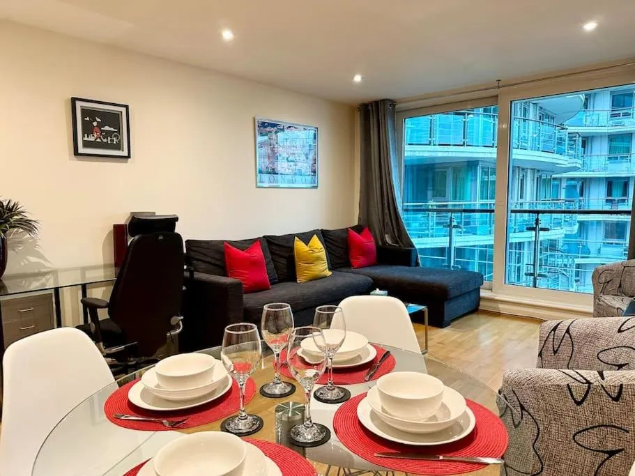 Image 3 of Stunning 2 Bed Thames River View – Central London