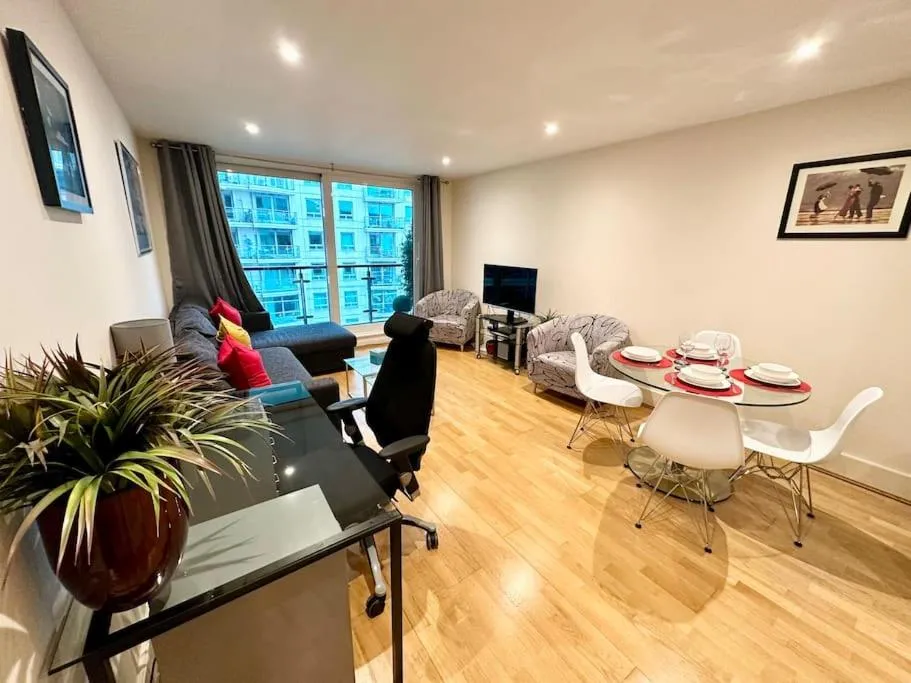 Image 4 of Stunning 2 Bed Thames River View – Central London