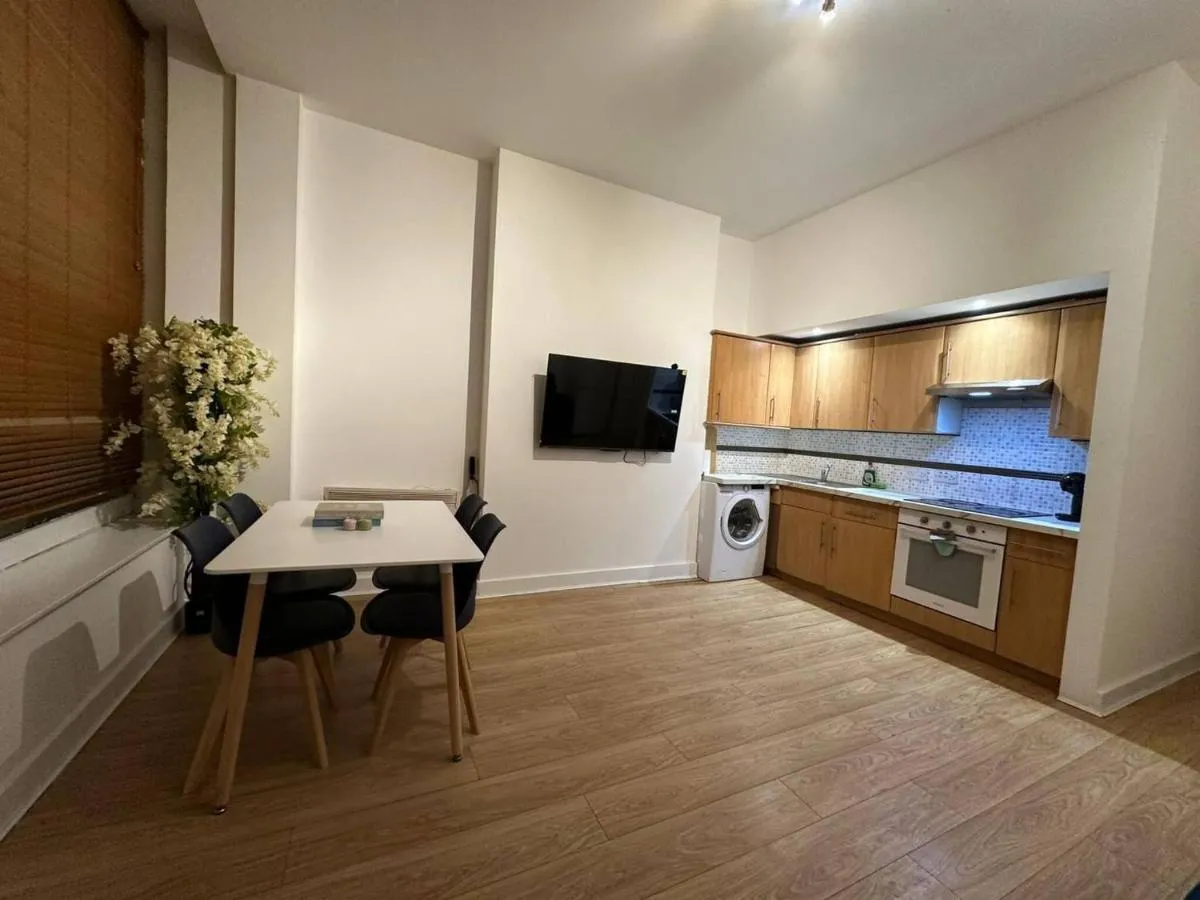 Image 3 of Stunning 2 Bedroom Apartment in Central London