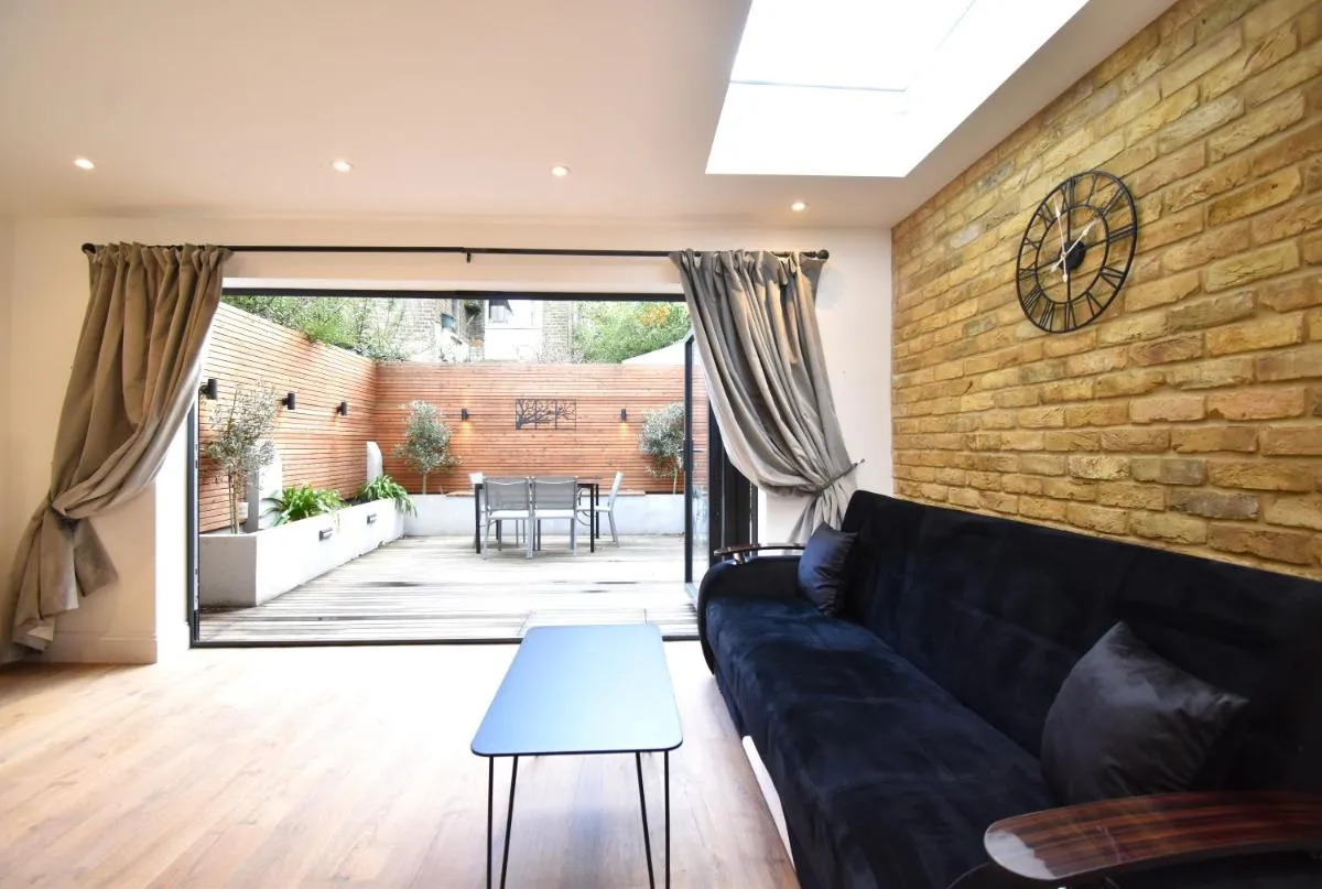 Image 4 of Stunning 2 bed apartment