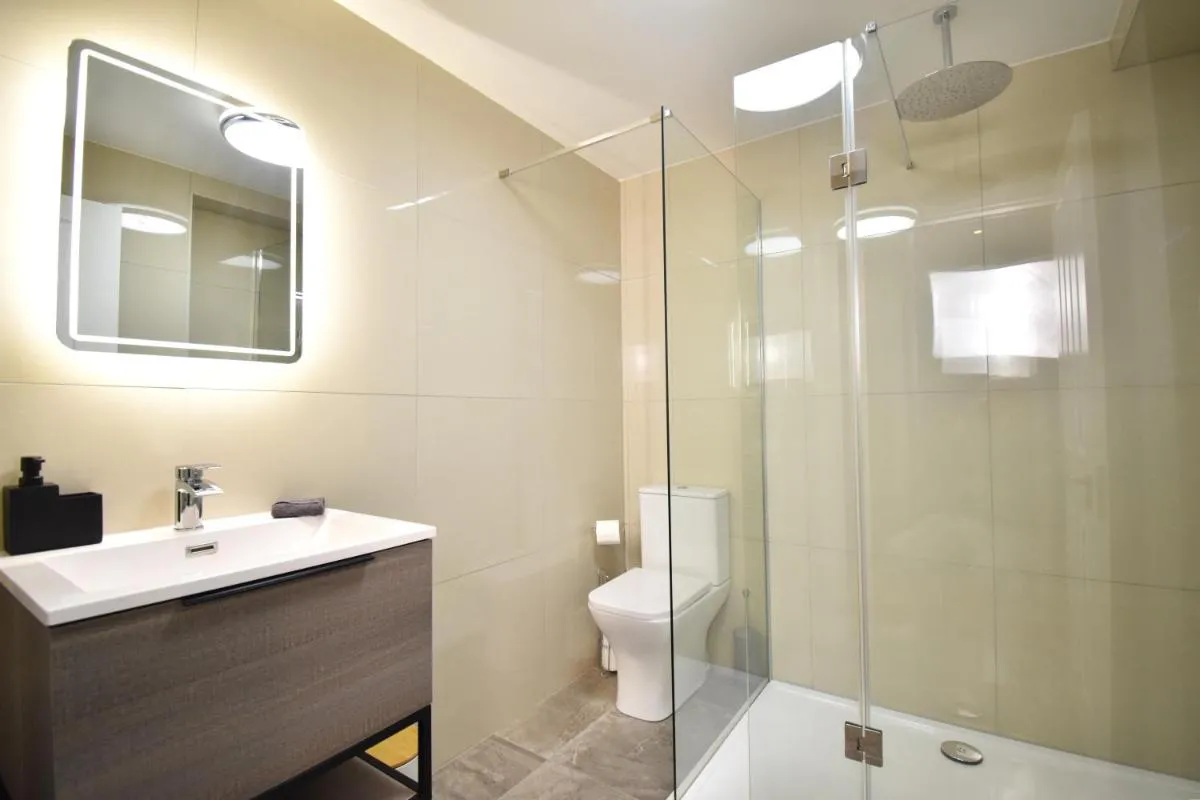 Image 3 of Stunning 2 bed apartment