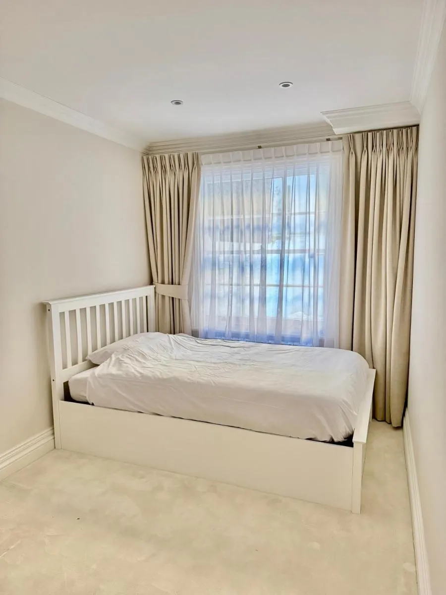 Image 4 of Stunning 2-bed, 2-bath Property In Central London