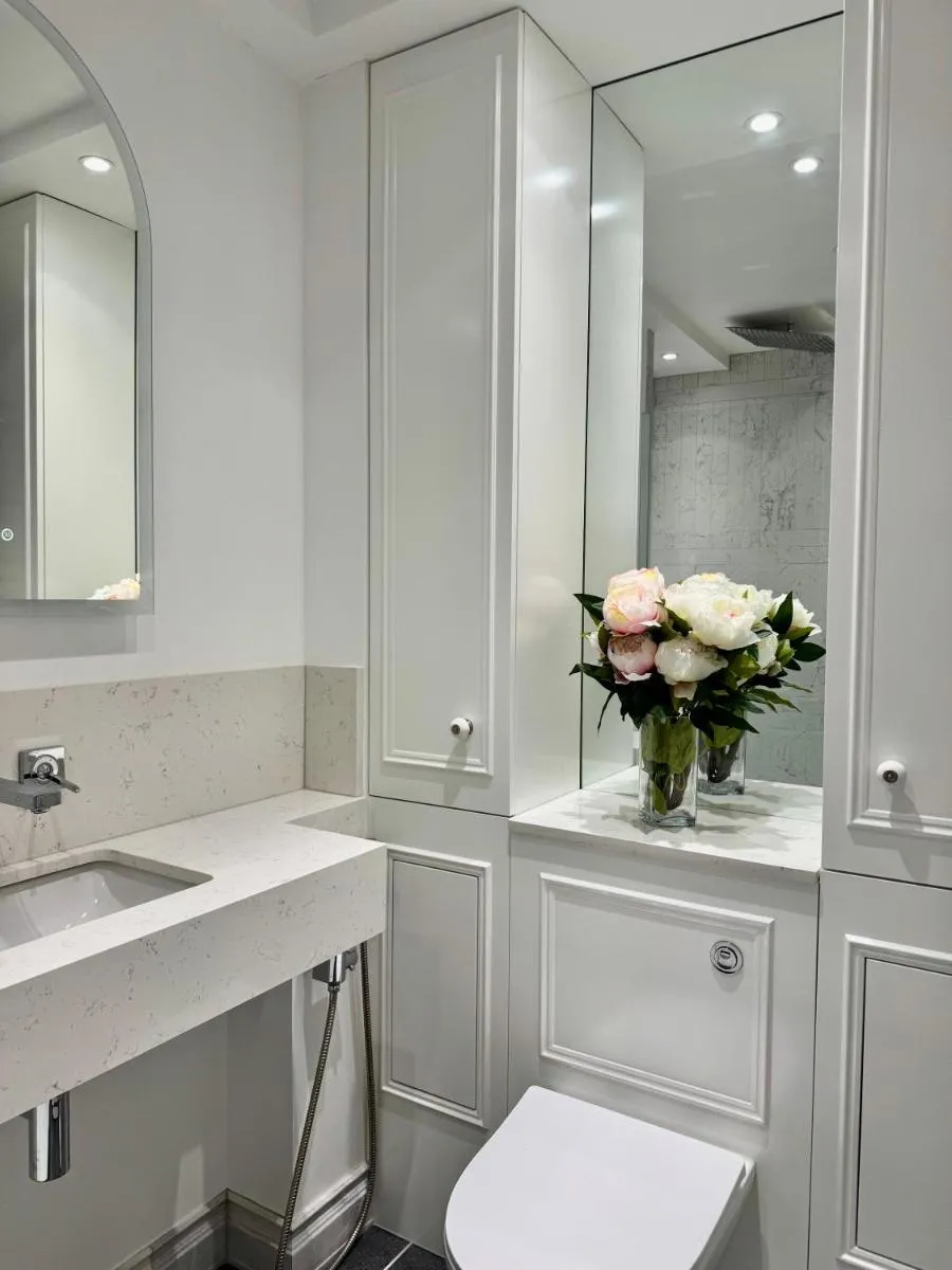 Image 5 of Stunning 2-bed, 2-bath Property In Central London