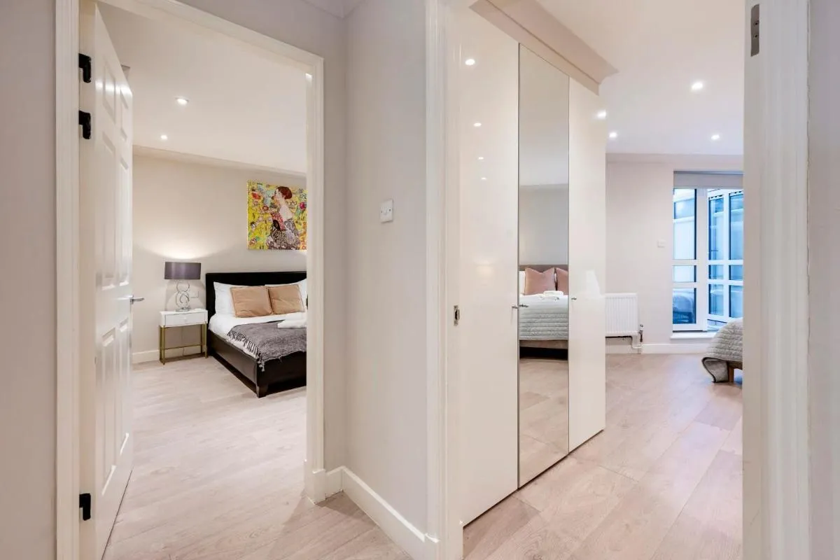 Image 3 of Stunning 2-bedroom with private parking