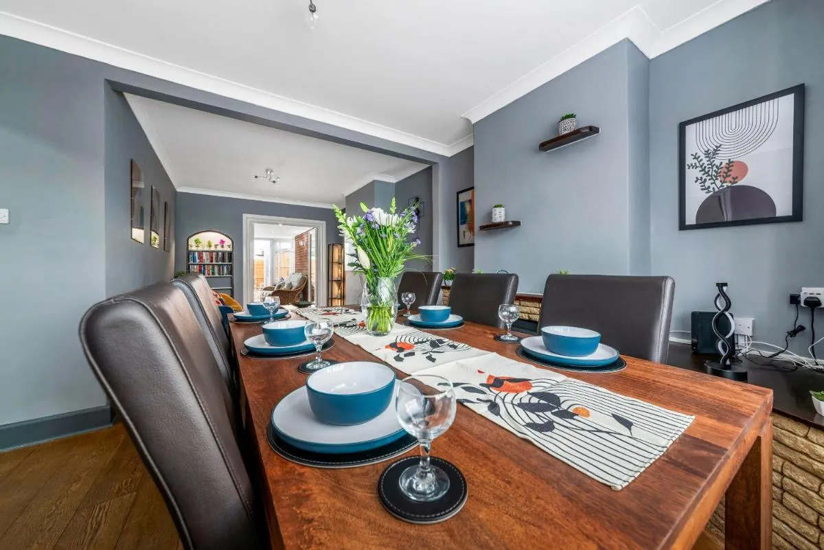 Image 4 of Stunning 3BR House w Garden & Parking in Richmond