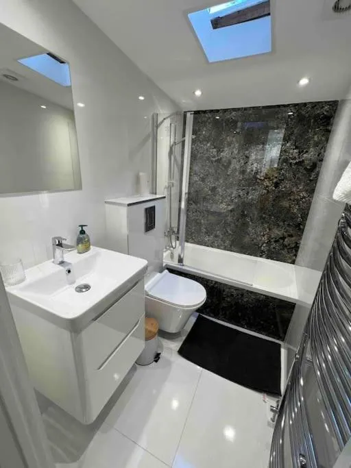 Image 4 of Stunning 3BR Maisonette in Brixton